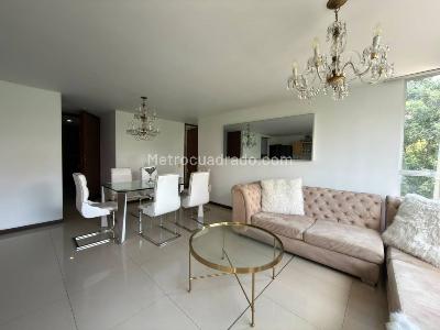 Apartamento de 2 alcobas en venta en El Poblado, Medellín, 77 m² · foto 5 de 20