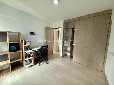 Apartamento de 2 alcobas en venta en Holanda, Sabaneta, 69 m² · foto 2 de 16