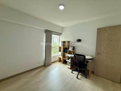 Apartamento de 2 alcobas en venta en Holanda, Sabaneta, 69 m² · foto 3 de 16