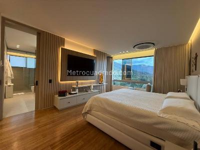 Apartamento en venta en El Poblado, Medellín · foto 2 de 19
