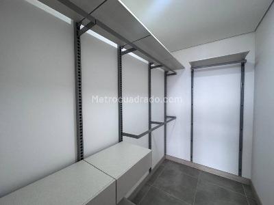 Apartamento de 2 alcobas en arriendo en El Poblado, Medellín, 87 m² · foto 13 de 20