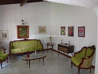 Casa de 5 alcobas en arriendo en Las Lomas, Medellín, 460 m² · foto 4 de 20