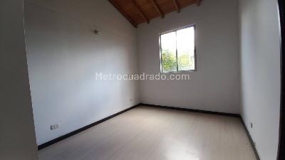Casa de 3 alcobas en venta en Los Colegios, Rionegro, 257 m² · foto 12 de 20