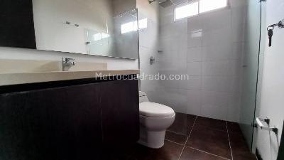 Casa de 3 alcobas en venta en Los Colegios, Rionegro, 257 m² · foto 17 de 20