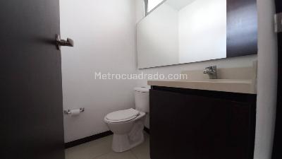 Casa de 3 alcobas en venta en Los Colegios, Rionegro, 257 m² · foto 18 de 20