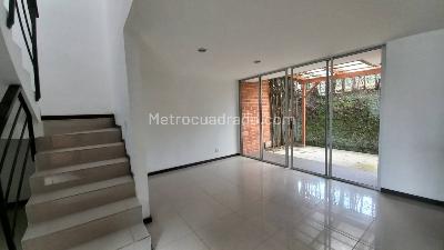 Casa de 3 alcobas en venta en Los Colegios, Rionegro, 257 m² · foto 2 de 20