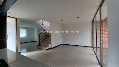 Casa de 3 alcobas en venta en Los Colegios, Rionegro, 257 m² · foto 3 de 20
