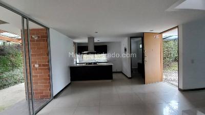 Casa de 3 alcobas en venta en Los Colegios, Rionegro, 257 m² · foto 5 de 20