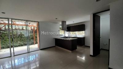 Casa de 3 alcobas en venta en Los Colegios, Rionegro, 257 m² · foto 6 de 20