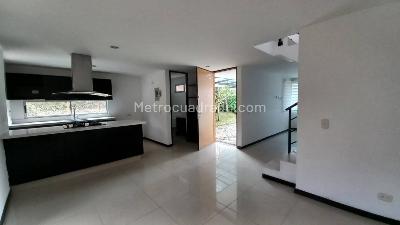 Casa de 3 alcobas en venta en Los Colegios, Rionegro, 257 m² · foto 7 de 20