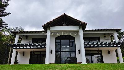Casa de 5 alcobas en arriendo en Llanogrande, Rionegro · foto 3 de 20