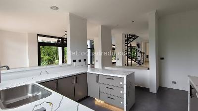 Casa de 5 alcobas en arriendo en Llanogrande, Rionegro · foto 6 de 20