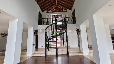Casa de 5 alcobas en arriendo en Llanogrande, Rionegro · foto 8 de 20
