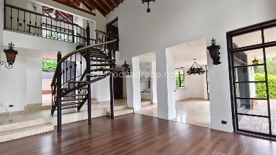 Casa de 5 alcobas en arriendo en Llanogrande, Rionegro · foto 9 de 20