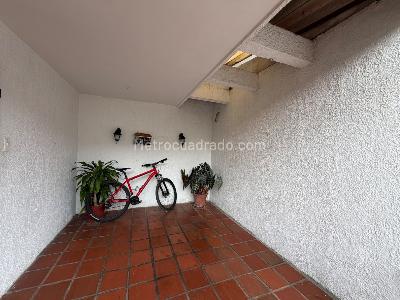 Casa de 5 alcobas en venta en El Tabor, Barranquilla, 235 m² · foto 2 de 19