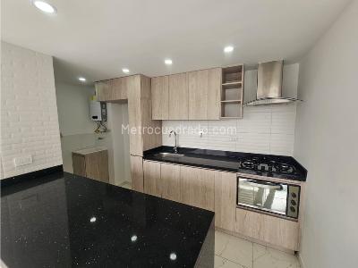 Apartamento de 2 alcobas en venta en Tranvia, Rionegro, 51 m² · foto 2 de 20