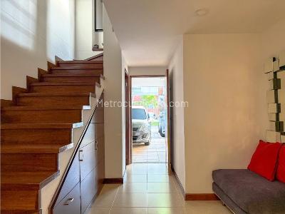 Casa de 3 alcobas en venta en Transversal Intermedia, Envigado, 198 m² · foto 13 de 14