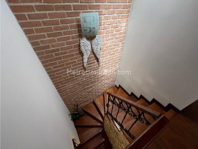 Casa de 3 alcobas en venta en La Abadia, Envigado, 146 m² · foto 2 de 20