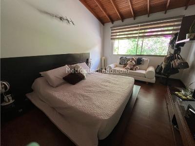 Casa de 3 alcobas en venta en La Abadia, Envigado, 146 m² · foto 9 de 20