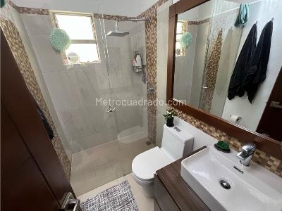 Casa de 3 alcobas en venta en La Abadia, Envigado, 146 m² · foto 11 de 20