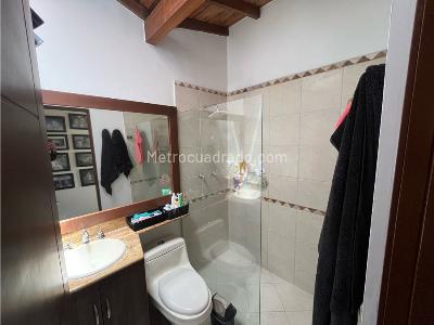 Casa de 3 alcobas en venta en La Abadia, Envigado, 146 m² · foto 12 de 20