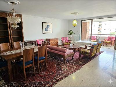 Apartamento de 4 alcobas en venta en Laureles, Medellín, 190 m² · foto 2 de 17