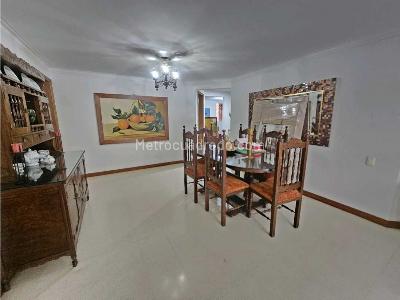 Apartamento de 3 alcobas en venta en Laureles, Medellín, 176 m² · foto 2 de 20