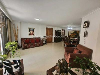 Apartamento de 3 alcobas en venta en Laureles, Medellín, 176 m² · foto 3 de 20