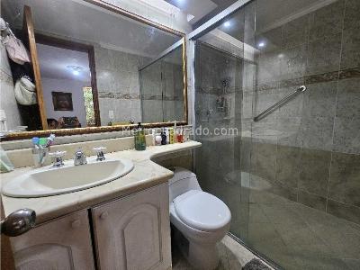 Apartamento de 3 alcobas en venta en Laureles, Medellín, 176 m² · foto 10 de 20