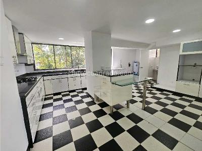 Apartamento de 3 alcobas en venta en Los Balsos, Medellín, 245 m² · foto 4 de 20