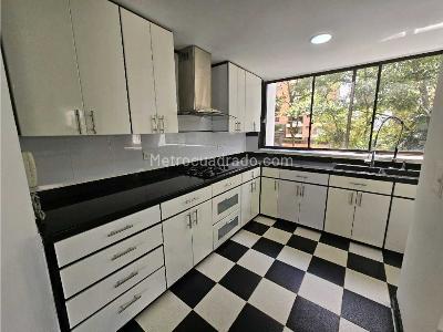 Apartamento de 3 alcobas en venta en Los Balsos, Medellín, 245 m² · foto 5 de 20