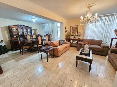 Casa de 4 alcobas en venta en Belen, Medellín, 323 m² · foto 2 de 18