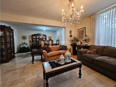 Casa de 4 alcobas en venta en Belen, Medellín, 323 m² · foto 3 de 18