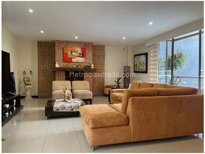 Casa de 5 alcobas en venta en Loma De San Jose, Sabaneta, 500 m² · foto 2 de 13