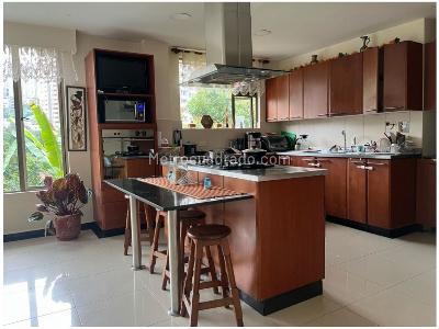 Casa de 5 alcobas en venta en Loma De San Jose, Sabaneta, 500 m² · foto 3 de 13