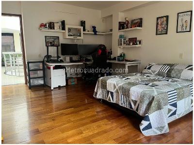 Casa de 5 alcobas en venta en Loma De San Jose, Sabaneta, 500 m² · foto 9 de 13