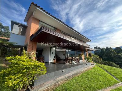 Casa de 4 alcobas en venta en Loma De San Jose, Sabaneta, 570 m² · foto 2 de 20