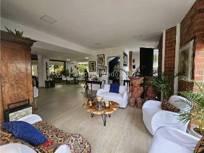 Casa de 5 alcobas en venta en El Escobero, Envigado, 245 m² · foto 2 de 20