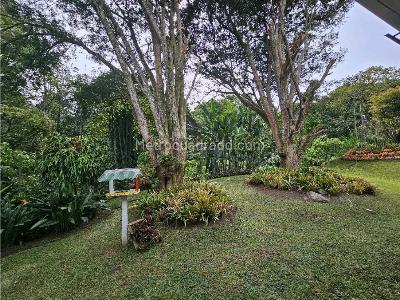 Casa de 5 alcobas en venta en El Escobero, Envigado, 245 m² · foto 11 de 20