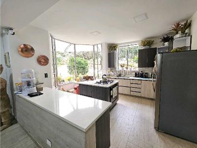 Casa de 5 alcobas en venta en El Escobero, Envigado, 245 m² · foto 17 de 20