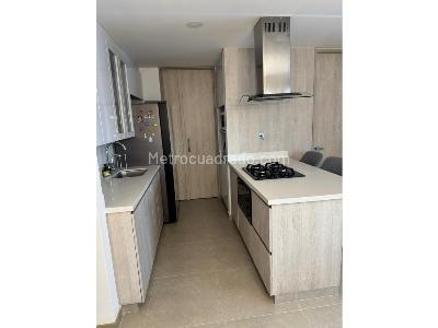 Apartamento de 2 alcobas en venta en Loma De Las Brujas, Envigado, 75 m² · foto 2 de 12