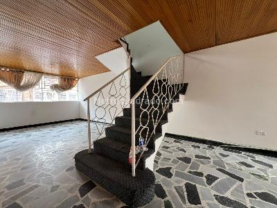 Casa en venta en San Jose Sur, Bogotá · foto 2 de 9
