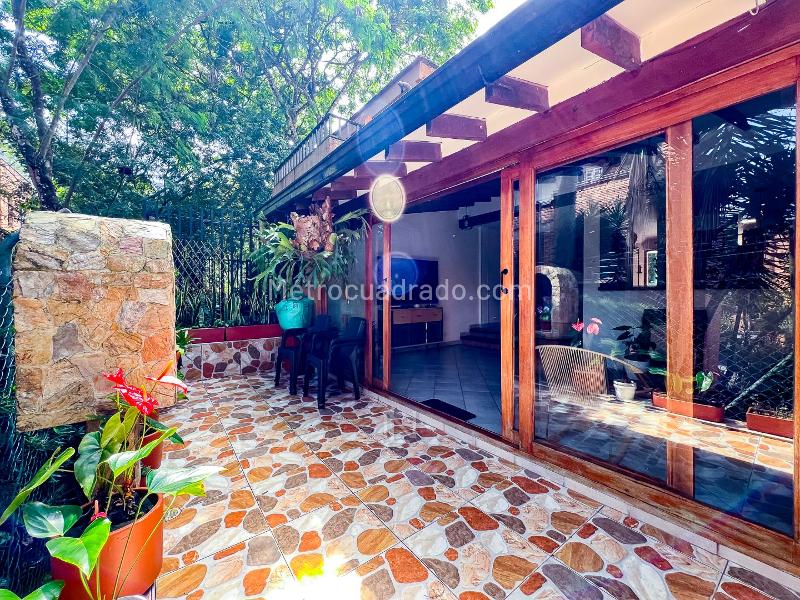 Casa – Envigado, Valle de Aburrá - Más