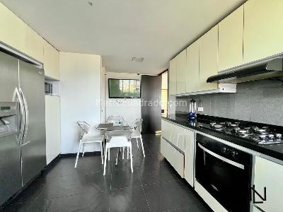 Apartamento de 3 alcobas en venta en Loma De Los Balsos, Medellín, 130 m² · foto 9 de 20