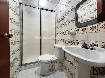 Casa de 5 alcobas en venta en Los Colores, Medellín, 200 m² · foto 18 de 19