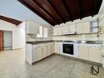 Casa de 5 alcobas en venta en Los Colores, Medellín, 200 m² · foto 7 de 19