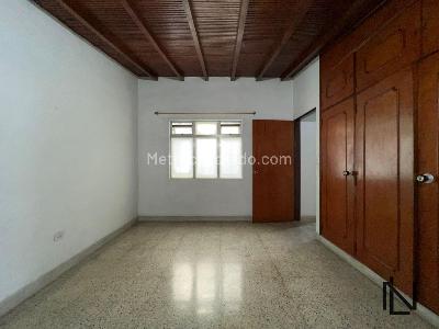 Casa de 5 alcobas en venta en Los Colores, Medellín, 200 m² · foto 13 de 19