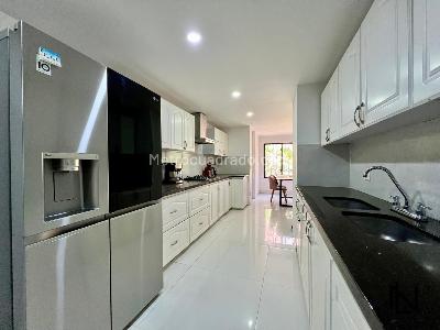 Apartamento de 4 alcobas en venta en San Lucas, Medellín, 198 m² · foto 4 de 20