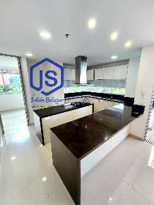 Apartamento de 3 alcobas en venta en Altos Del Parque, Barranquilla, 200 m² · foto 2 de 20