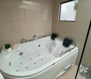 Apartamento de 3 alcobas en venta en Cedritos Central, Bogotá, 200 m² · foto 17 de 20